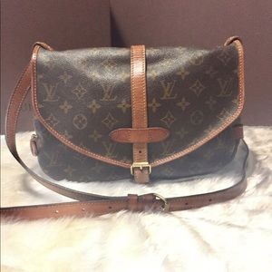 💯% Authentic Louis Vuitton Saumur 30